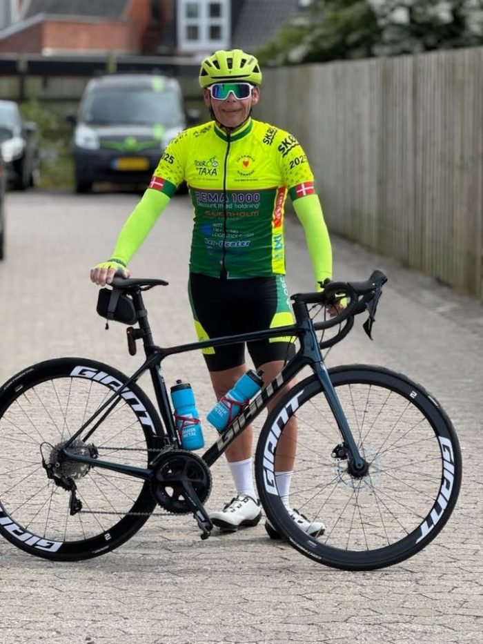 Vi støtter Tour De Taxa - Team Vest- & Sydsjælland og Anders, som er en af vores vinduespudsere og planlægger.
De cykler penge hjem til julemærkehjemmet.
